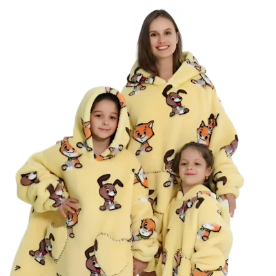 Gul oversized hoodie med hunde- og rævemønster til voksen og barn