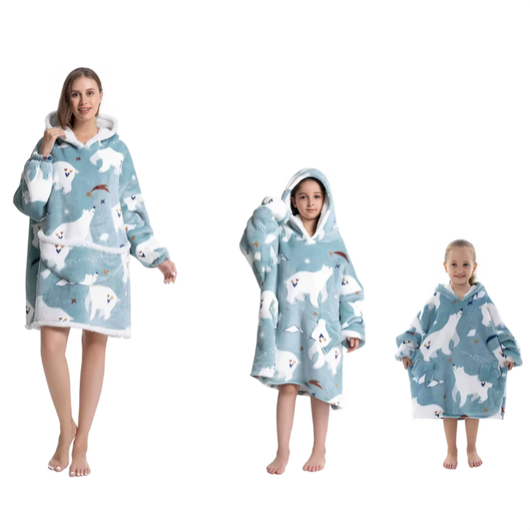 Lyseblå oversized hoodie med isbjørnemønster til voksen og barn