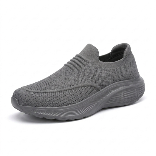 Grå, komfortable unisex-slip-on-sko med stødabsorberende sål og strækbart strikstof på hvid baggrund