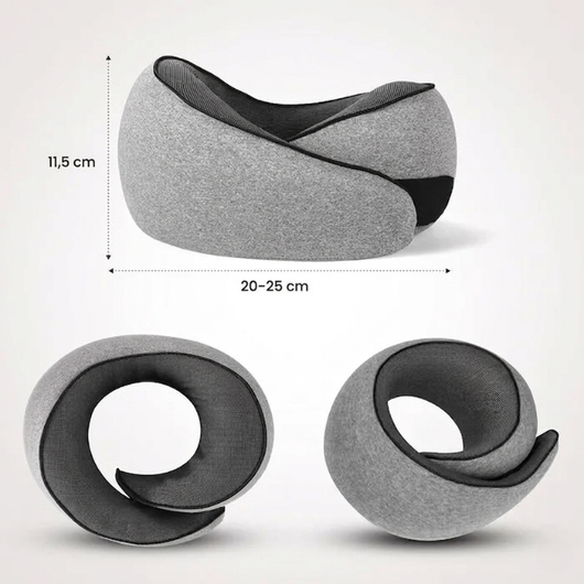 Rejsepude set ovenfra med målene 11,5 x 20–25 cm samt to billeder set nedenfra, der viser, hvordan puden rulles sammen til en kompakt spiral