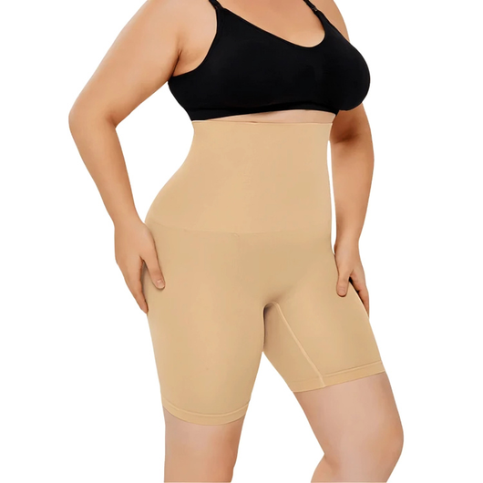 Shapingshorts hög midja beige – curvy modell, framifrån