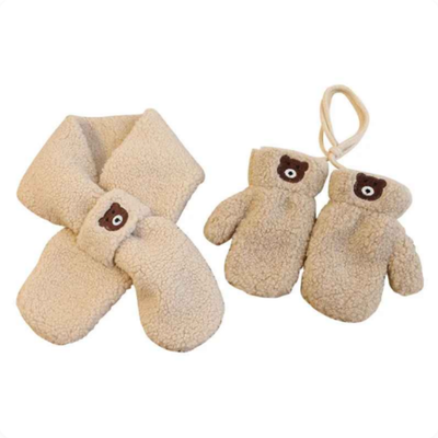 Vinterstel til børn i beige fleece med halstørklæde og vanter, bjørnemotiv